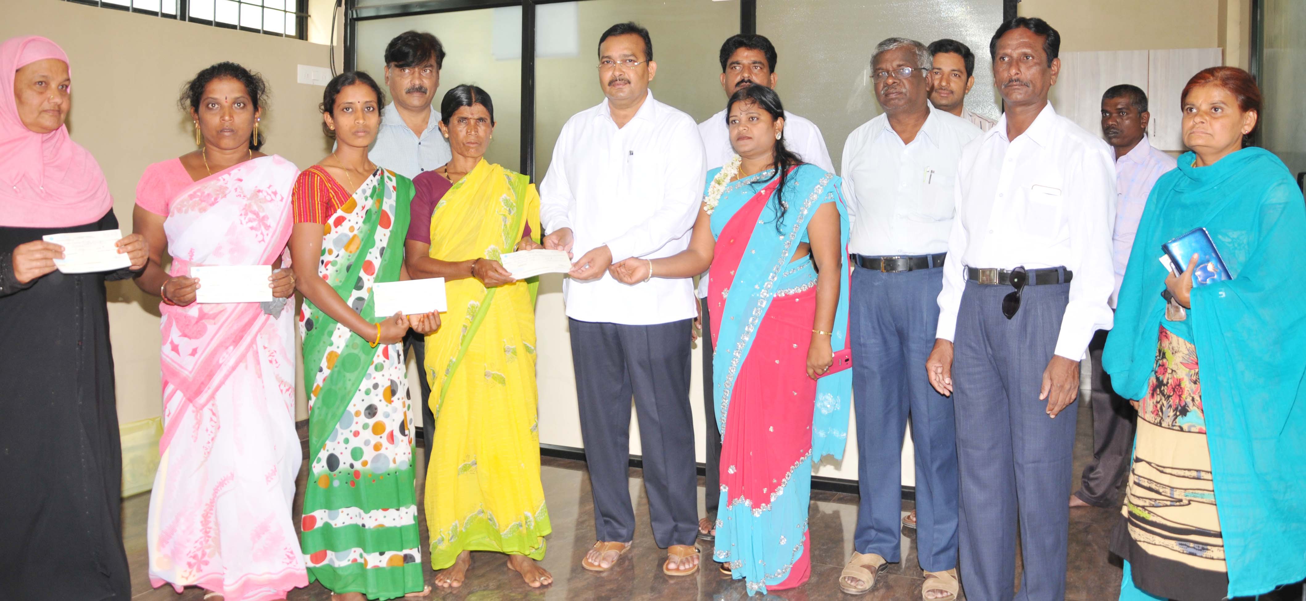 ಪಶುಭಾಗ್ಯ ಯೋಜನೆ: ಫಲಾನುಭವಿಗಳಿಗೆ ಸಾಯಧನ ವಿತರಣೆ